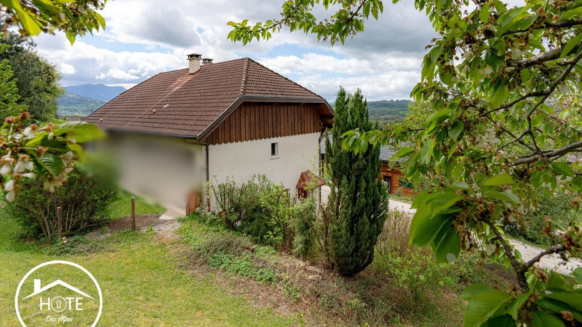 Entre Lacs Et Montagnes-Jardin-Wifi Gruffy 0*,  France